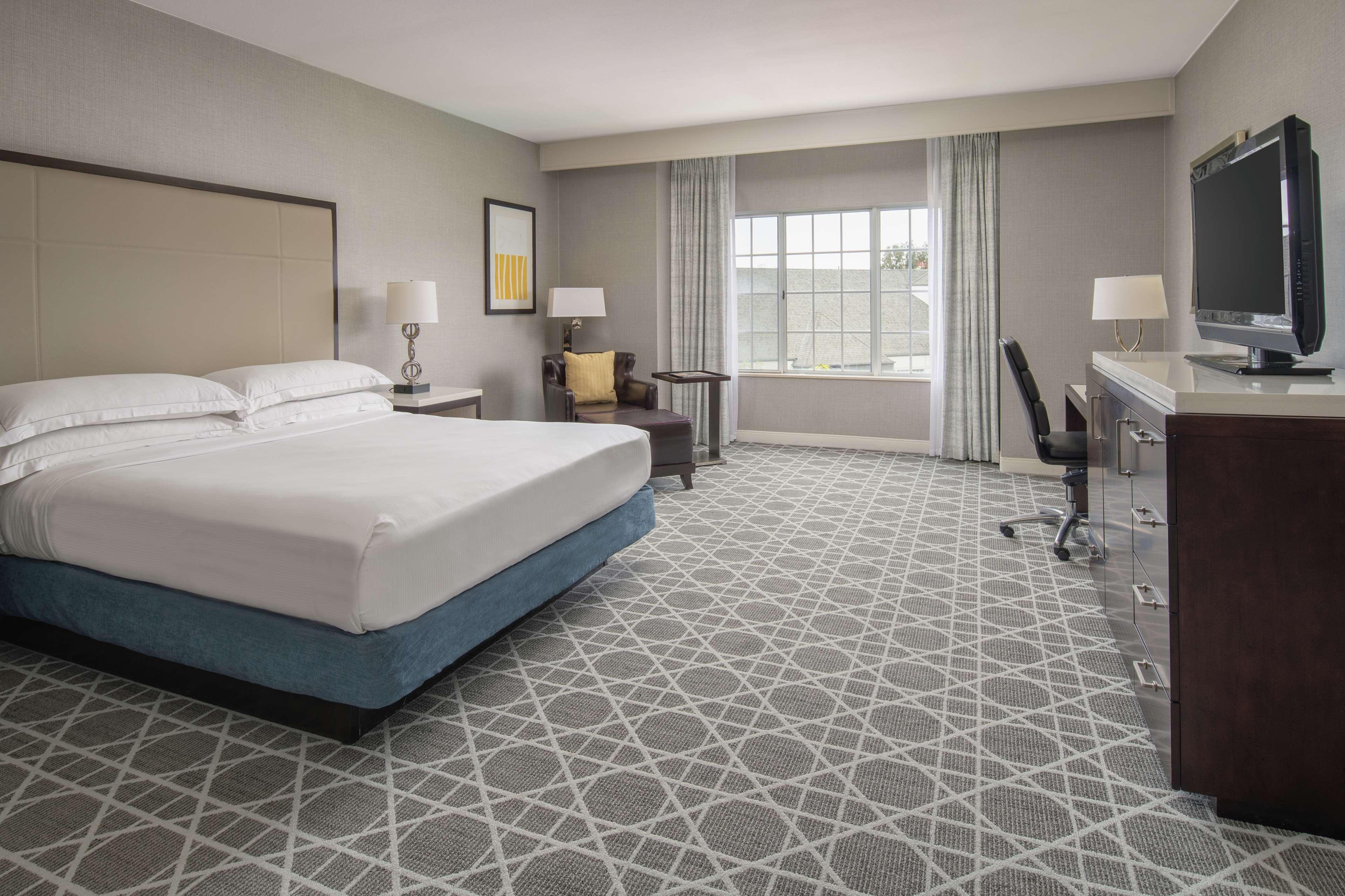 Hilton San Diego/Del Mar Экстерьер фото
