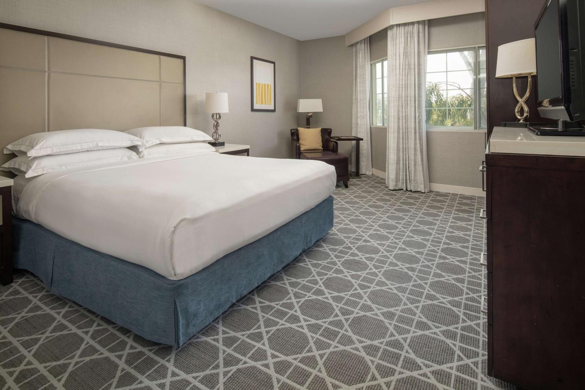 Hilton San Diego/Del Mar Экстерьер фото