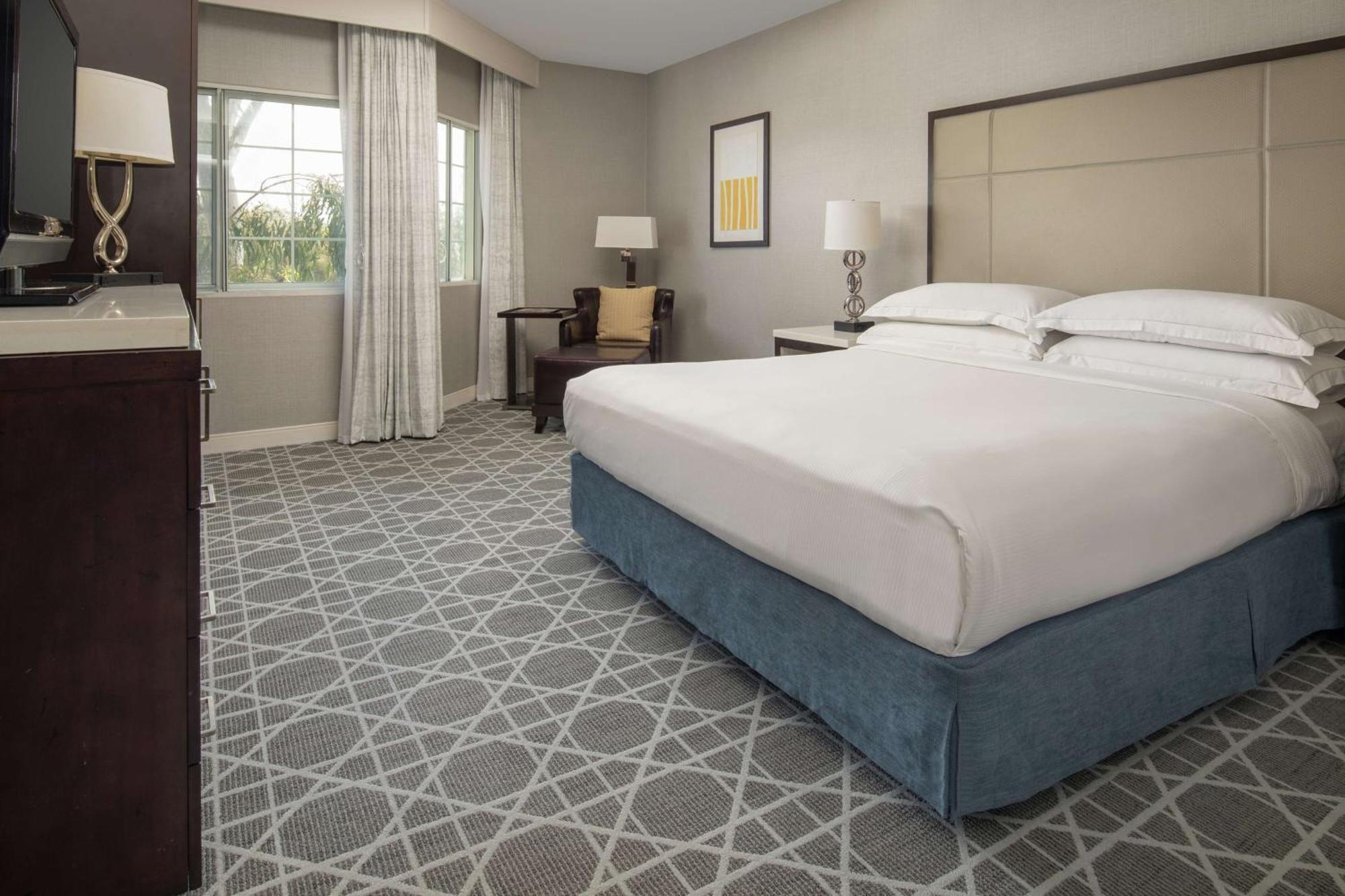 Hilton San Diego/Del Mar Экстерьер фото