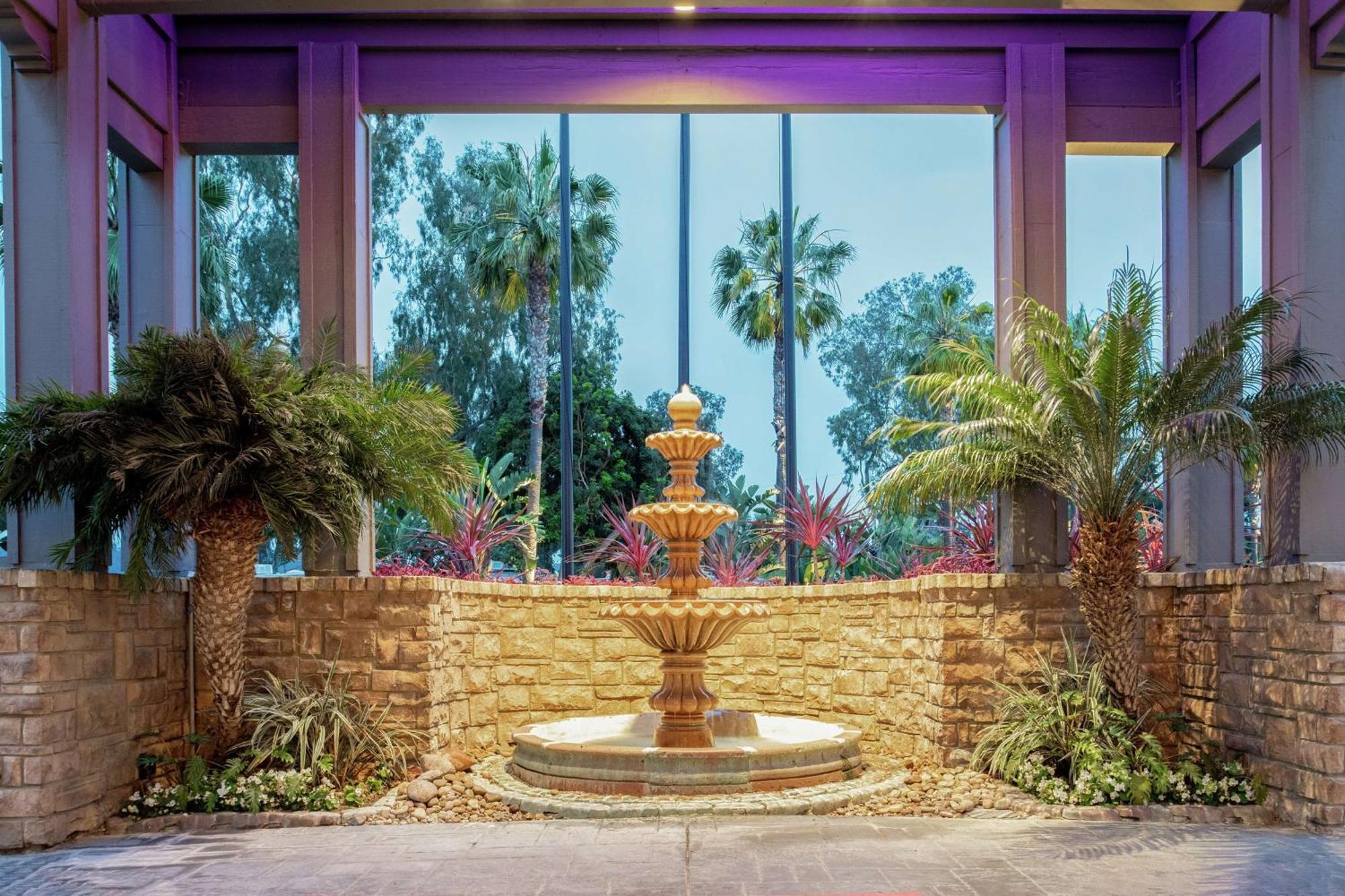 Hilton San Diego/Del Mar Экстерьер фото