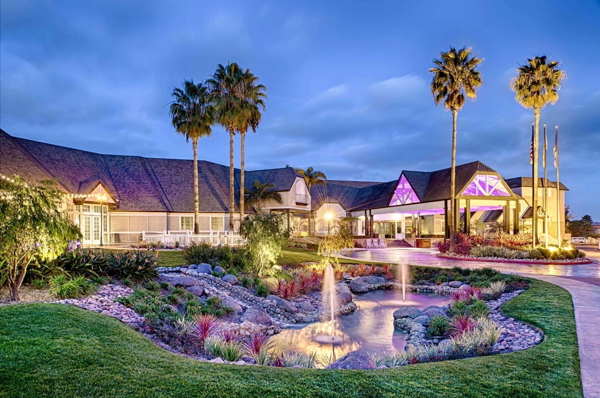 Hilton San Diego/Del Mar Экстерьер фото