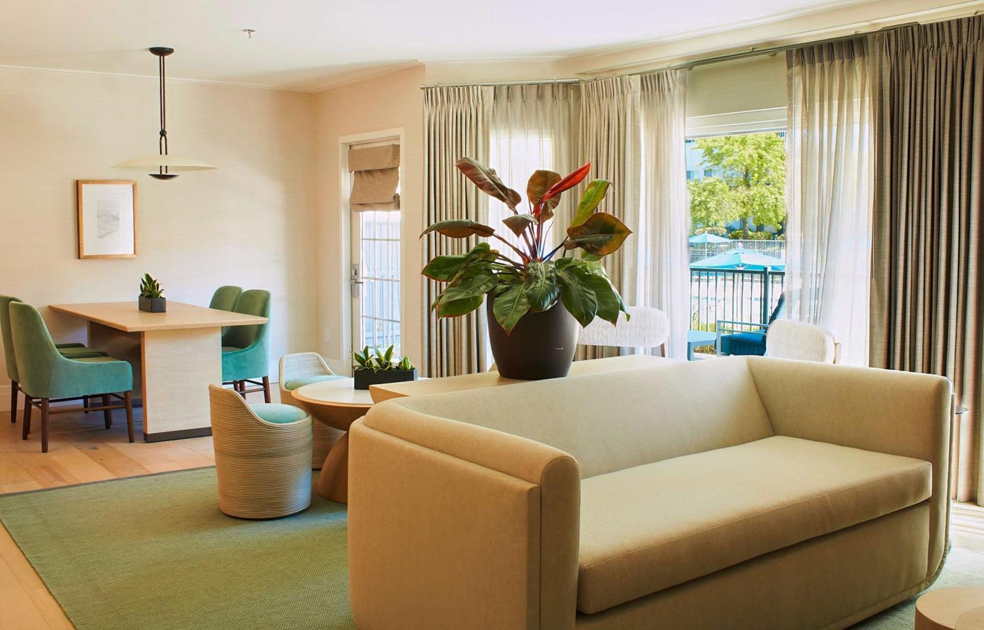 Hilton San Diego/Del Mar Экстерьер фото